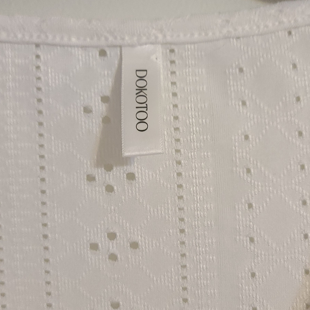 Dokotoo White Floral Blouse 1X – Ruffle Sleeves & Lightweight Top